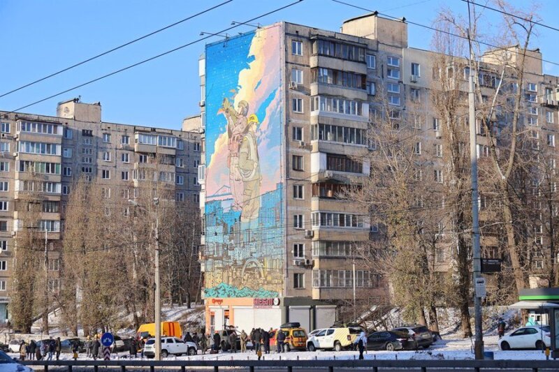 Rusia ataca con drones. Imagen: Mural dedicado a las fuerzas ucranianas en un edificio de Kiev. Ukrinform/dpa