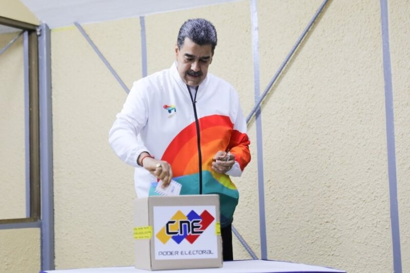 Venezuela/Guyana.- Maduro vota en el comienzo del referéndum sobre Esequibo en Venezuela