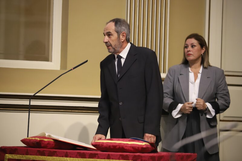 Rafael Nogales promete su cargo como diputado del Parlamento de Canarias