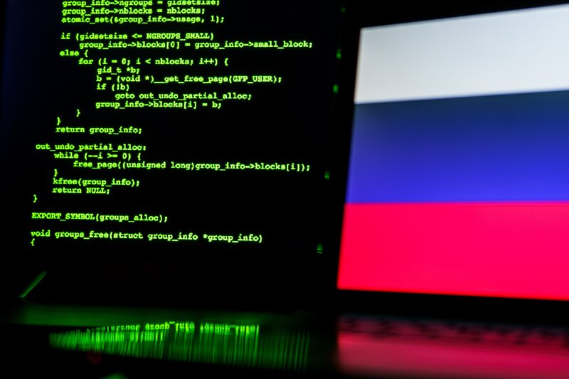En concreto indica que el principal operador de telefonía móvil ucraniano, Kyivstar, sufrió un ataque informático cuyos efectos duraron al menos 48 horas