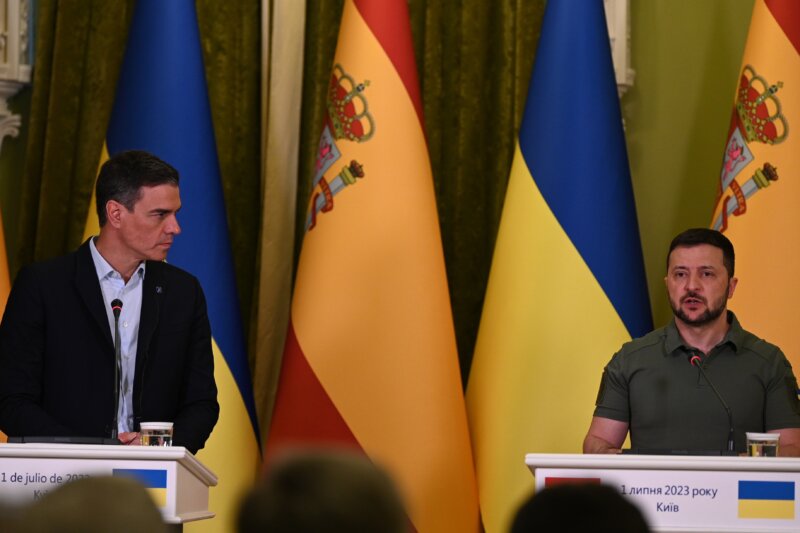 El jefe del Ejecutivo ha vuelto a reiterar el apoyo del Gobierno al pueblo ucraniano, señalando que Ucrania sigue siendo "una prioridad" para España