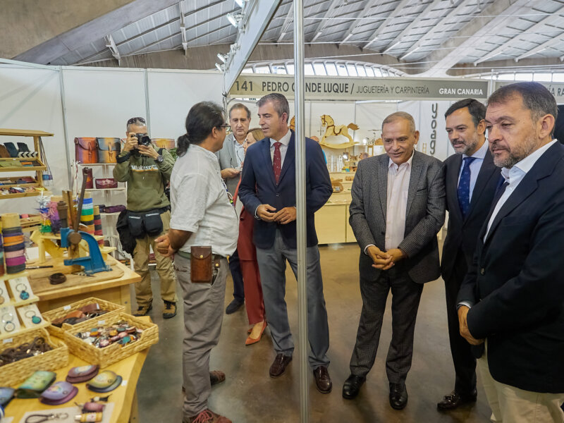 Inauguración de la Feria de Artesanía de Canarias en el Recinto Ferial de Tenerife con representantes regionales e insulares / CABILDO DE TENERIFE