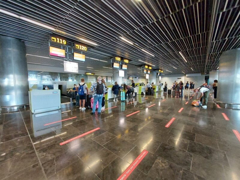 Los aeropuertos canarios cierran el mejor enero de su historia