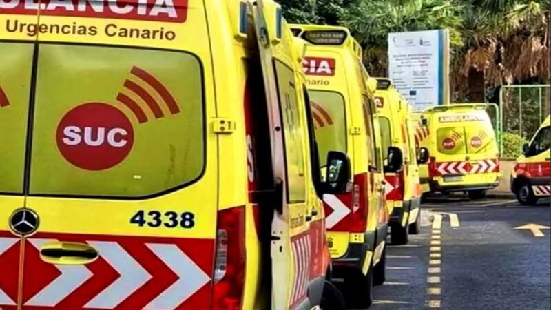 Cola de ambulancias por falta de camillas en un centro hospitalario de Tenerife. Imagen RTVC