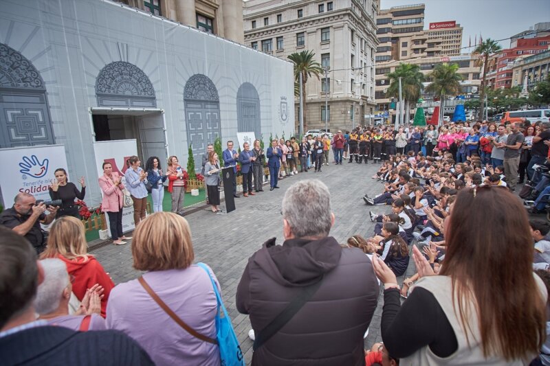 El Cabildo de Tenerife conmemora el Día Mundial del Voluntariado con la lectura de un manifiesto, organizado a través del programa Tenerife Isla Solidaria / CABILDO DE TENERIFE 