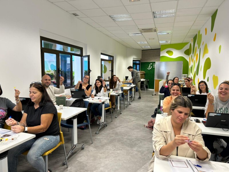 Bajo el proyecto ‘Tecnologías Sencillas para la Accesibilidad’ se han impartido talleres en los 13 centros con aulas Enclave