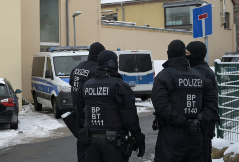 La Policía alemana detiene a un tercer joven por supuestos planes terroristas en Navidad