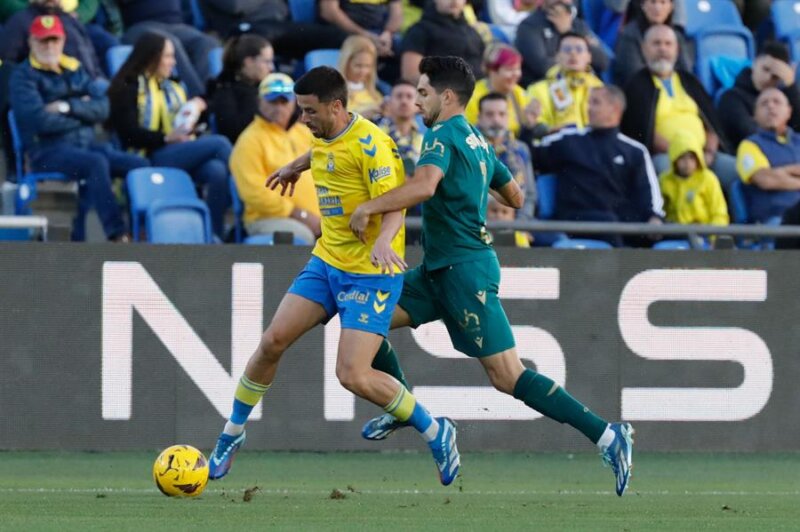 1-1. El Cádiz empata en el minuto 83 en un partido dominado por Las Palmas