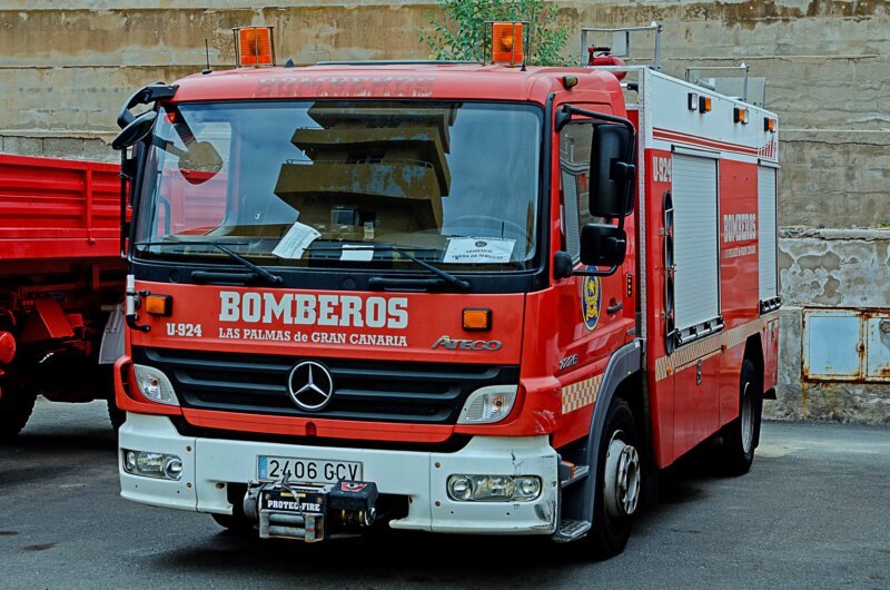 Arden varios vehículos en Costa Calma, Fuerteventura