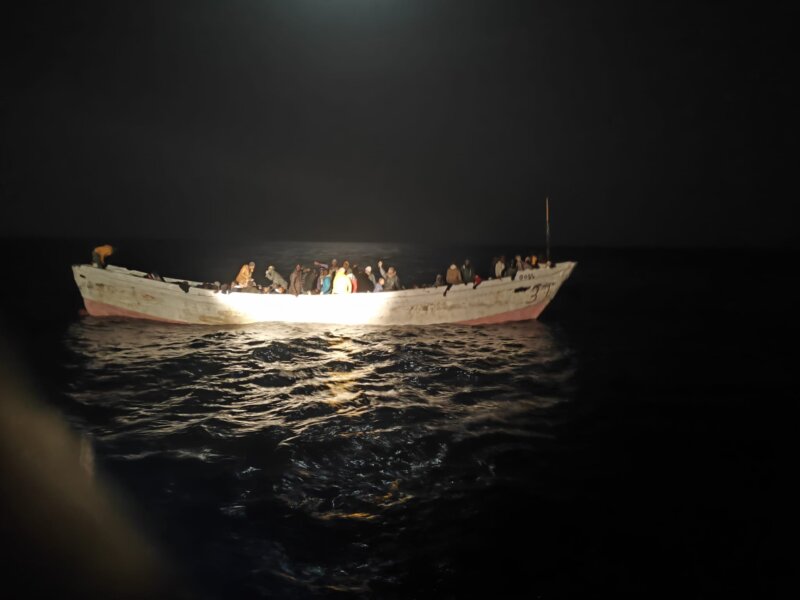Rescatan dos embarcaciones con 189 migrantes