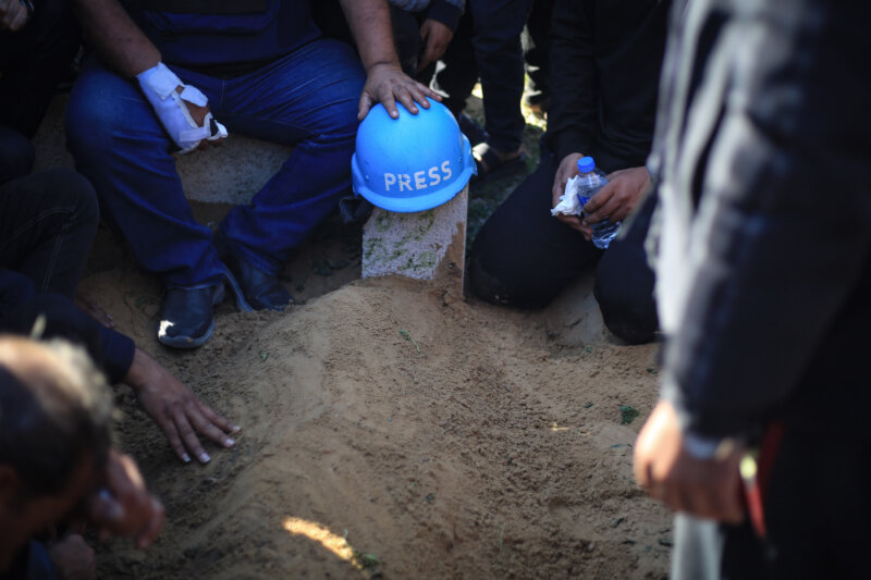 Tumba de periodista muerto en Gaza. EP