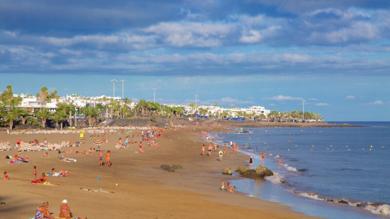 Un hombre fallece en Playa Grande (Lanzarote) al sufrir un infarto cuando se bañaba