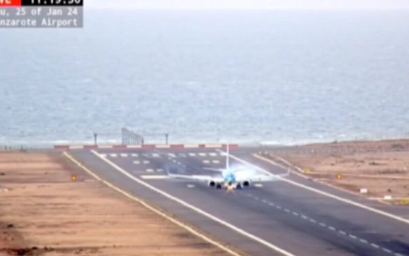 Un avión aterriza en Lanzarote con problemas en los flaps