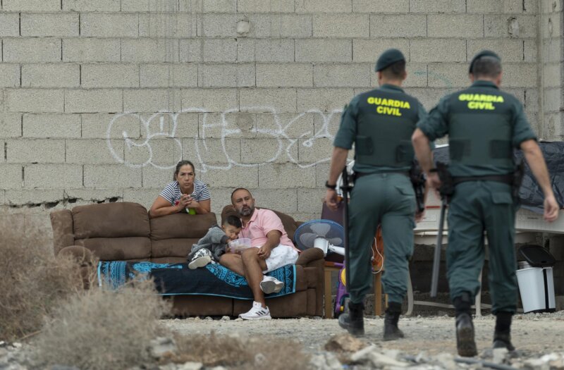Las 22 personas desalojadas en Lanzarote que se iban a quedar en un albergue deciden buscar otra alternativa