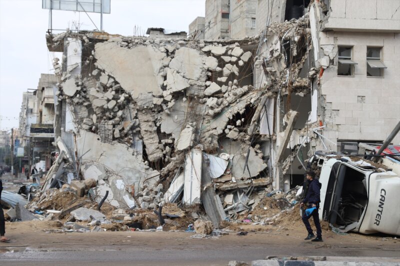Nuevos bombardeos de Israel. Imagen: Edificio destruido en la Franja de Gaza. Europa Press/Contacto/Mohammed Ali