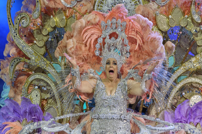 Expresividad y emoción en la nueva Reina de Mayores del Carnaval de Santa Cruz de Tenerife 2024