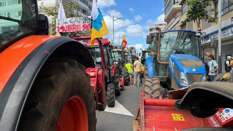 Los representantes del sector agrario Canario llegan a Las Palmas de Gran Canaria en una tractorada