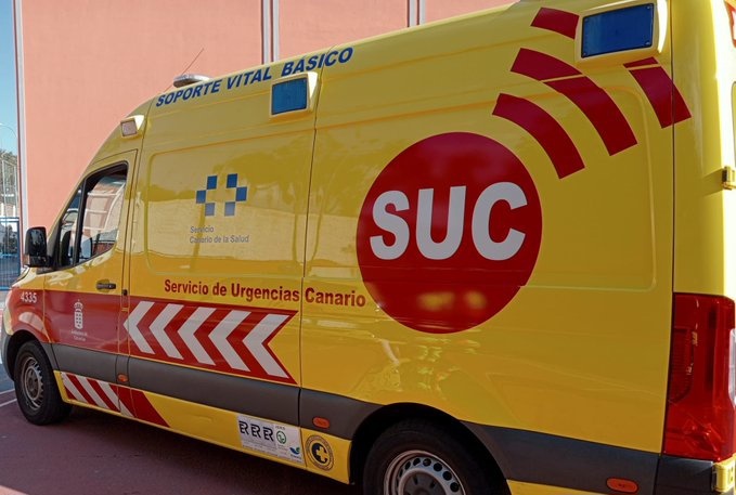 Una ambulancia del SUC asistió al ciclista tras chocar con un turismo en Tacoronte, Tenerife