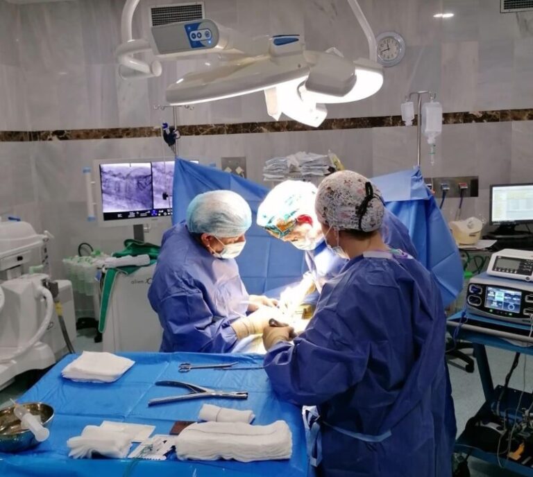 Baja la lista de espera quirúrgica en Canarias