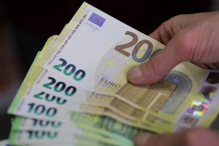 Investigación sobre los elementos de seguridad en los billetes de euro en la ULL