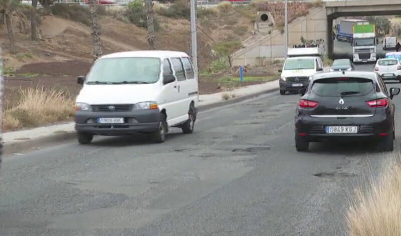 Denuncian el mal estado de una carretera en Telde, Gran Canaria / RTVC