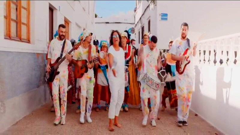 'Escalera de color' la colaboración de Rosana y Efecto Pasillo presenta videoclip