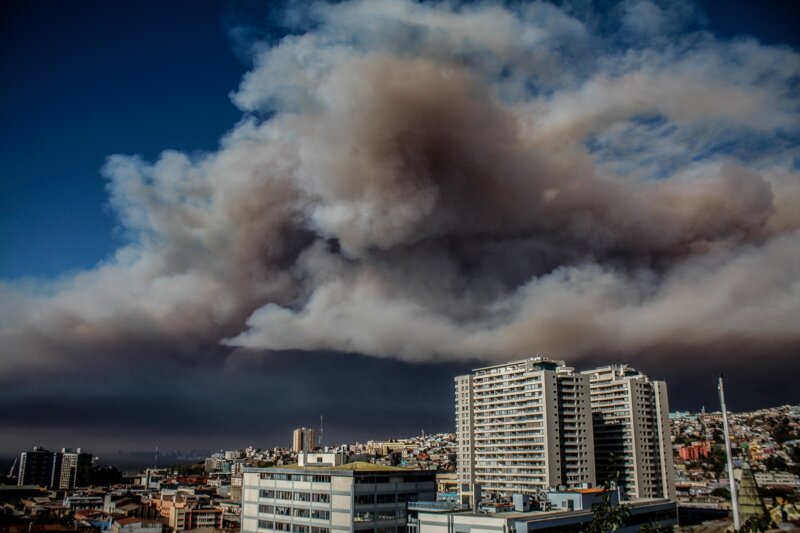 Confirman casi 50 muertos por los incendios en Chile