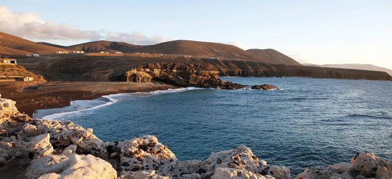 Herido grave al golpearse contra las rocas en Ajui, Fuerteventura