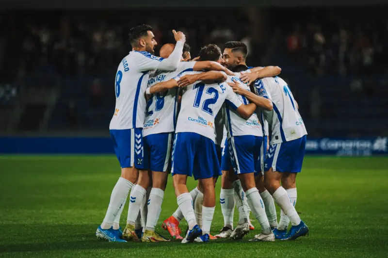 El Real Zaragoza con la victoria sobre el Club Deportivo Tenerife (3-1), se quita un peso de encima y pone una distancia de seguridad de ocho puntos con la línea del descenso