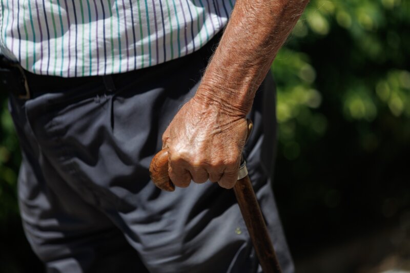 Los mayores de 55 años representan el 33 % de la población de Canarias / Imagen de archivo Europa Press  