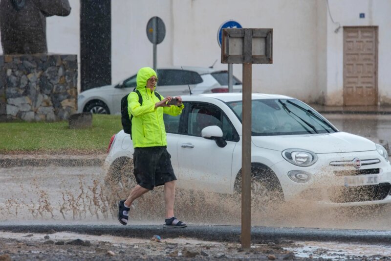 Finaliza la alerta por lluvias. Imagen: La DANA a su paso por Canarias ha dejado cerca de 200 incidencias. EFE