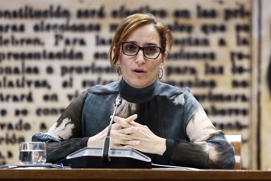 La ministra de Sanidad, Mónica García, comparece en el Senado para explicar las líneas generales de su departamento, este jueves en Madrid. EFE/ Sergio Pérez