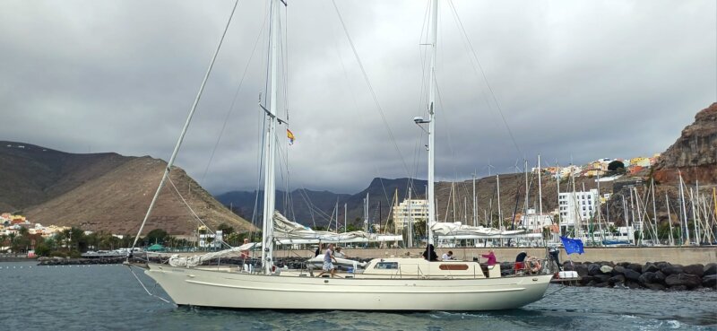 El velero "La Peregrina" partió desde el puerto de San Sebastián de La Gomera rumbo a la isla caribeña La Deseada