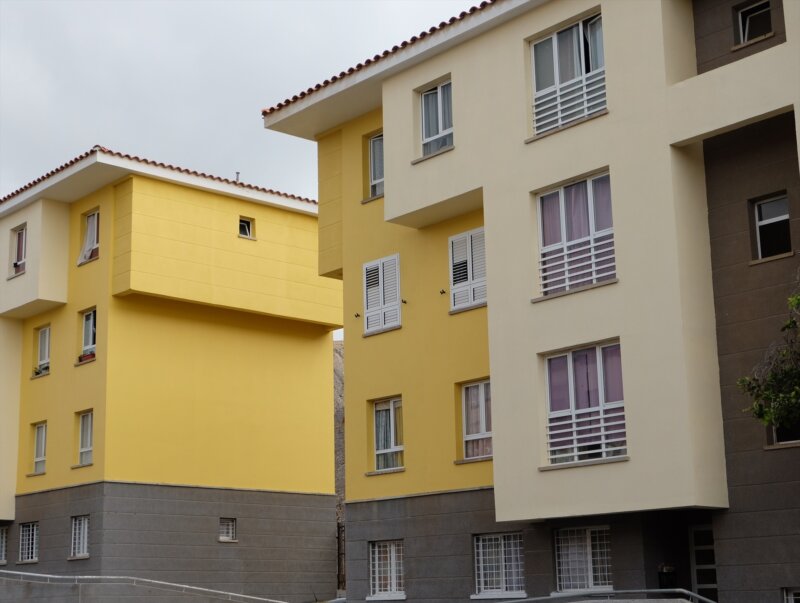 Los fondos buitre también influyen en la oferta de vivienda. Imagen de recurso:  Bloque de viviendas sociales. Gobierno de Canarias