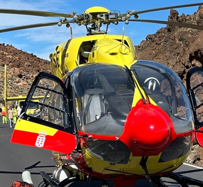 Helicóptero medicalizado del SUC que atendió a un motorista que sufrió una caída en el Parque Nacional del Teide