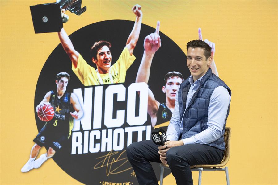 El jugador argentino del Lenovo Tenerife Nico Richotti compareció este miércoles en rueda de prensa en vísperas del derbi contra el Dreamland Gran Canaria, un partido en el que recibirá el homenaje del club, en forma de la retirada de su camiseta con el dorsal número 5. EFE/Miguel Barreto