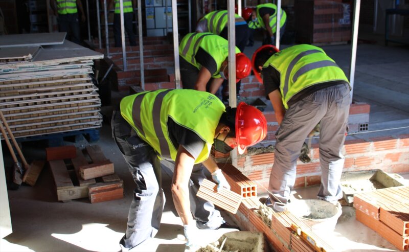 Fallece una trabajadora al caerle un bidón en la cabeza en una obra de Las Palmas de Gran Canaria