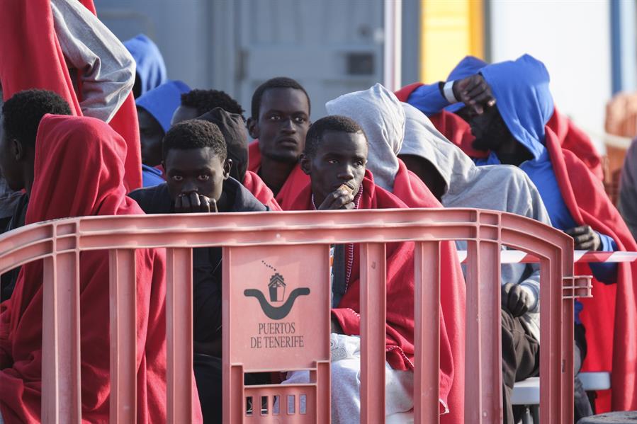 Rescatados 248 migrantes en tres embarcaciones cerca de Canarias