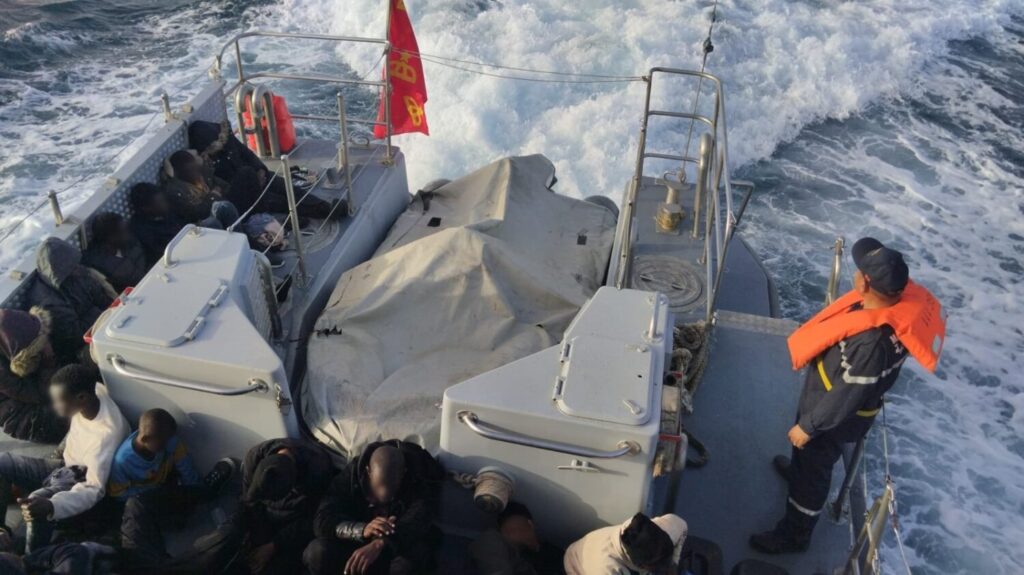 Una patrulla de la Marina Real de Marruecos realizando una operación de rescate de migrantes
FUERZAS ARMADAS DE MARRUECOS
16/4/2024
