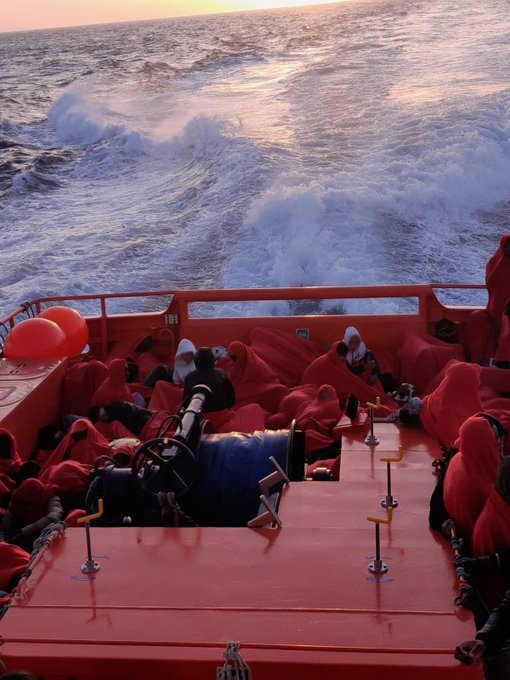 Migrantes rescatados por Salvamento Marítimo cerca de Lanzarote SALVAMENTO MARÍTIMO 16/4/2024
