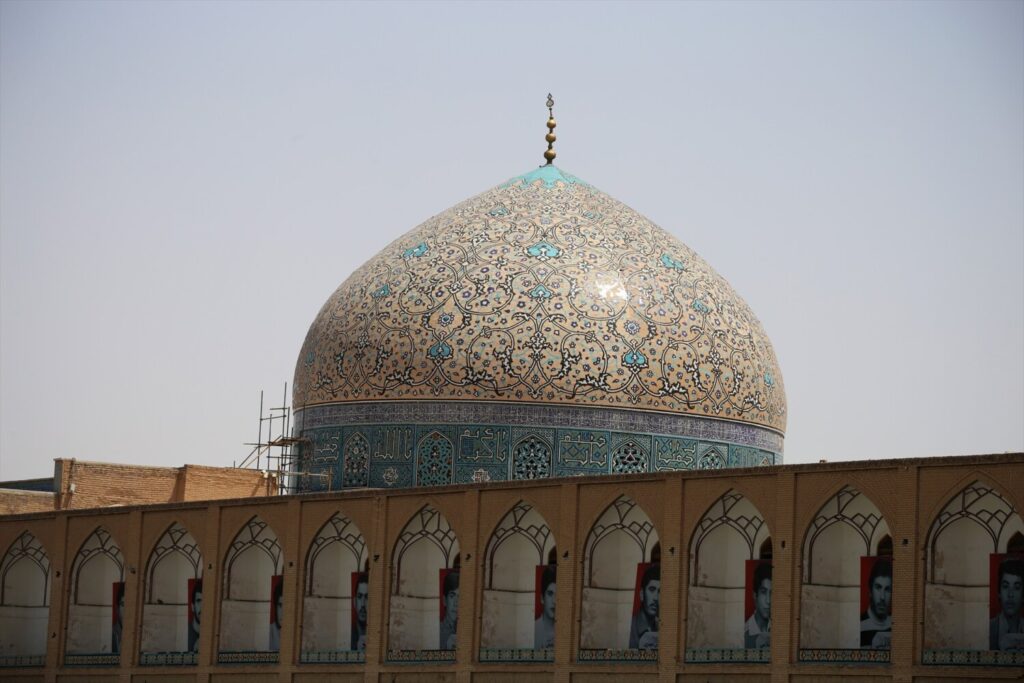 Israel lanza un ataque. Imagen: Cúpula de la mezquita del jeque Lotfalá en la plaza Naqsh-e-Jahan de Isfahán, Irán (archivo). Europa Press/Contacto/Rouzbeh Fouladi 