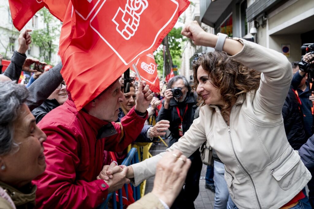 la vicepresidenta primera del Gobierno y número dos del PSOE, María Jesús Montero, ha agradecido este lunes a Pedro Sánchez su decisión de seguir adelante como presidente del Gobierno, así como su "valentía", "determinación" y "humanidad"