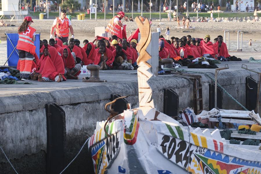 Rescatados 248 migrantes en tres embarcaciones cerca de Canarias