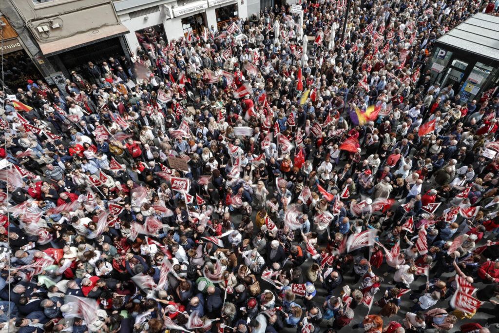 Los dirigentes socialistas se vuelcan con Pedro Sánchez en las horas previas a su anuncio