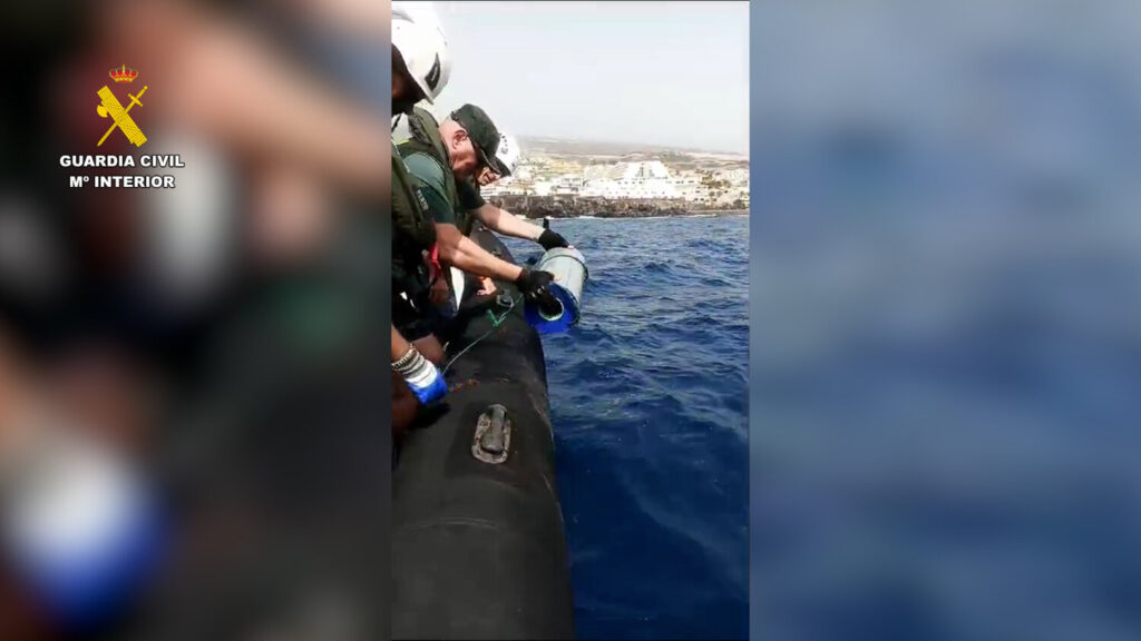 Algunas morenas atrapadas en los tambores fueron devueltas al mar / Guardia Civil 