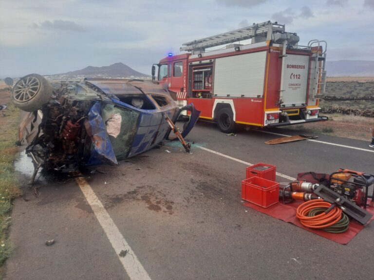 Herido grave tras el vuelco de su vehículo en Lanzarote