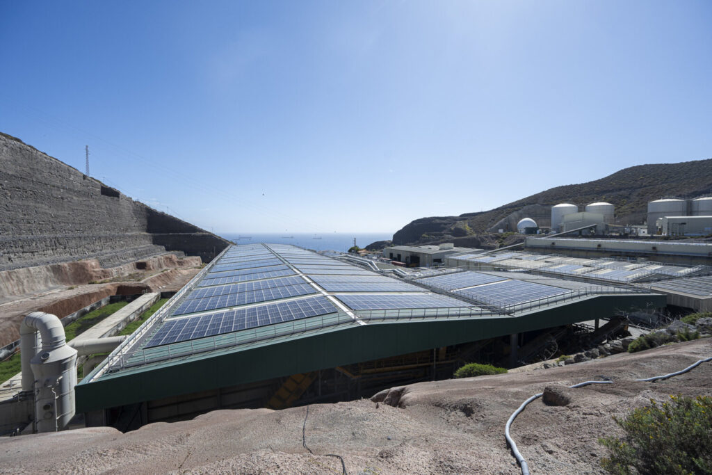 Placas fotovoltaicas en el Ecoparque Norte, en Salto del Negro, Las Palmas de Gran Canaria. Imagen: Cabildo de Gran Canaria