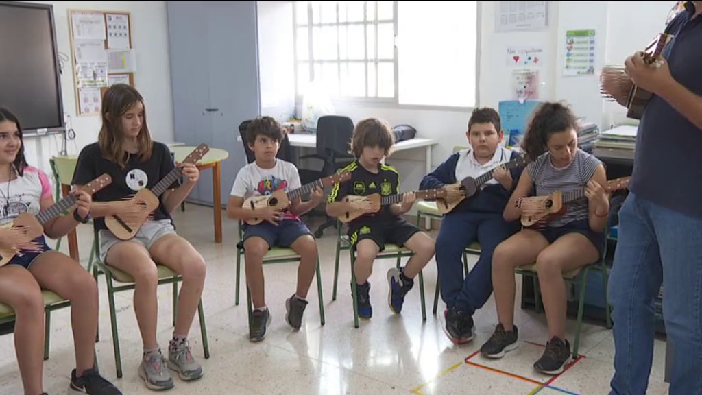 El timple, en los colegios de Fuerteventura. Imagen RTVC
