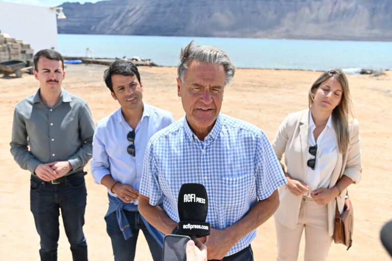 López Aguilar defiende la singularidad de La Graciosa como referente medioambiental para Europa