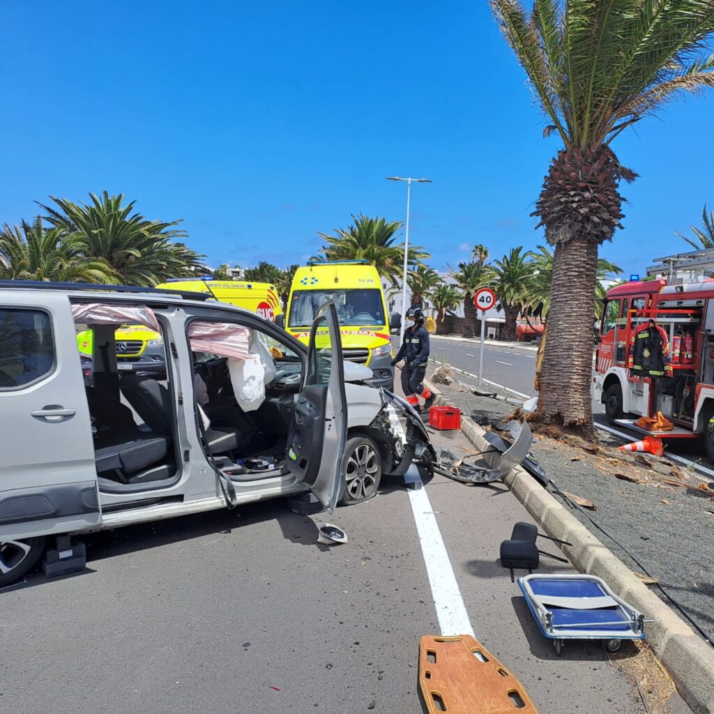 Imagen del accidente de tráfico. Foto del Consorcio de Seguridad y Emergencias de Lanzarote 